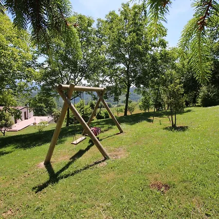 In With Pool & Holiday home Apecchio